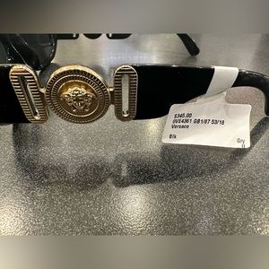 Brand new Versace sunglasses. Comes with case/cloth/tag. Price is negotiable